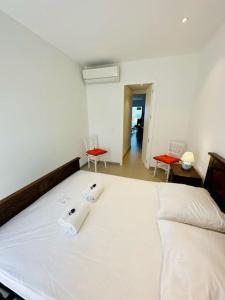 Postel nebo postele na pokoji v ubytování "T3 Mare e Festa" vue mer - piscine - accès plage + 31 fotografií