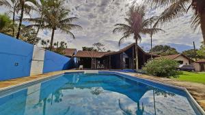 Bazén v ubytování Casa Ociréma - com piscina e a 300m da praia! nebo v jeho okolí