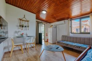 a living room with a couch and a table at Ocean Blue & Nature Townhouse - Bikes included in Ericeira
