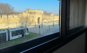 Fotografia z galérie ubytovania Le Rive droite - Gare Centre - WIFI - Terrasse - Face Remparts v Avignone