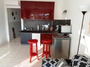 A cozinha ou cozinha compacta de Studio de l'hippodrome