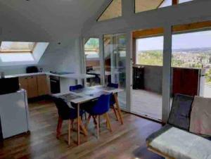 Galeriebild der Unterkunft Appart’ terrasse vue exceptionnelle 1er étage in Montbéliard + 18 Fotos