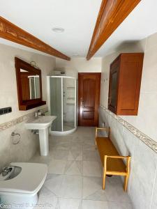 Ett badrum på Casa Rural El Junquillo