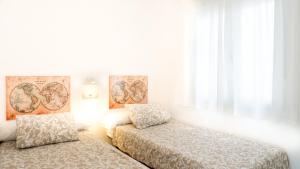 a bedroom with two beds and a window at Juanito Fuengirola Apartment in Fuengirola
