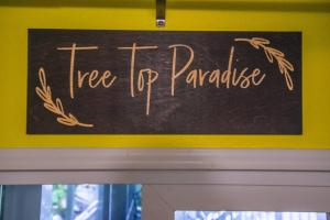 Sijil, anugerah, tanda atau dokumen lain yang dipamerkan di Tree Top Paradise