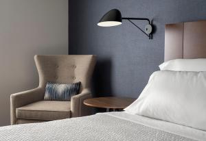 Four Points by Sheraton San Jose Downtown客房内的一张或多张床位