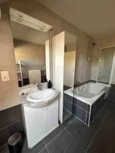 Gallery image of The 40 work or holiday new Appt in Comines