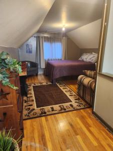 Afbeelding uit fotogalerij van Renovated Rustic Home in Augusta +8 foto's