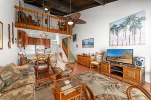 a living room with a couch and a tv at Conveniently located two bedroom two bath HK319 in Wailea