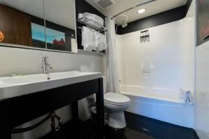 A bathroom at The Clarendon Hotel and Spa