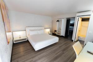 A bed or beds in a room at The Clarendon Hotel and Spa