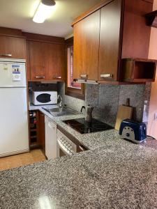 Kuchyň nebo kuchyňský kout v ubytování Apartamento dúplex en Benasque + 12 fotografií
