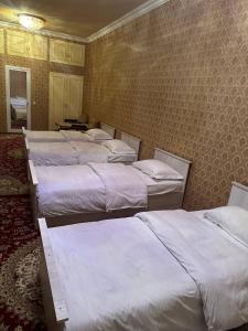 Cama ou camas em um quarto em Aisha Guest House
