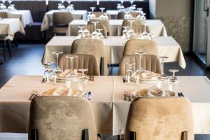 Reštaurácia alebo iné gastronomické zariadenie v ubytovaní Ananti Resort & Spa