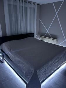 Ein Bett oder Betten in einem Zimmer der Unterkunft Love Room & Spa Jacuzzi