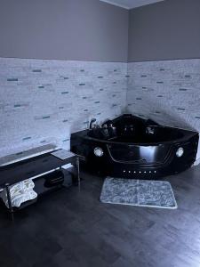 Gallery image of Love Room & Spa Jacuzzi in Fleury-les-Aubrais