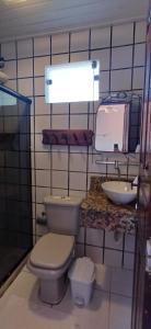 a bathroom with a toilet and a sink at Casa Gaúcho in Morro de São Paulo