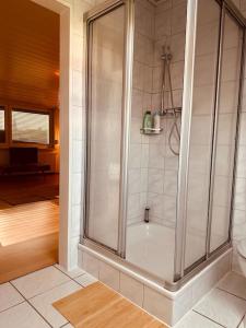 a bathroom with a shower in a room at Moderne Wohnung in der Heide in Winsen Aller