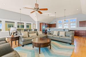 Fotografie z fotogalerie ubytování Cape Point Retreat 7 Bedroom Home by KEES Vacations v destinaci Buxton