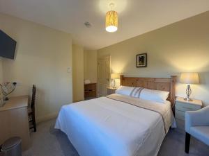 Letto o letti in una camera di PK Lodge Bed and breakfast