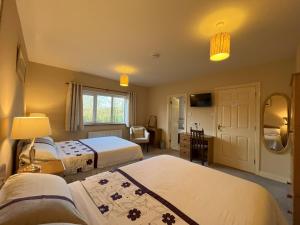 Letto o letti in una camera di PK Lodge Bed and breakfast