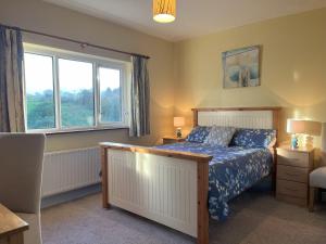 Letto o letti in una camera di PK Lodge Bed and breakfast