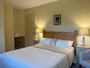 Letto o letti in una camera di PK Lodge Bed and breakfast