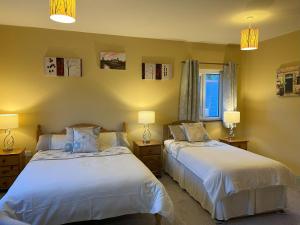 Letto o letti in una camera di PK Lodge Bed and breakfast