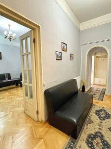 Prostor za sedenje u objektu Old Tbilisian apartment in the heart of the center