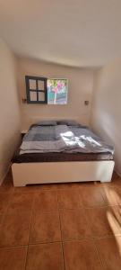 a large bed in a room with a window at Casa Rural Anais in La Aldea de San Nicolas