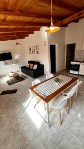 a living room with a table and a couch at Ayres del Sur Patagonia I Departamento N 2 in Río Gallegos