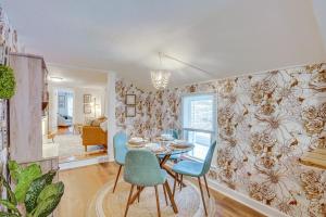 a dining room with a table and chairs at Chic New Hartford Apartment - Hike, Golf and Ski! in New Hartford