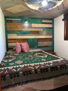 Łóżko lub łóżka w pokoju w obiekcie Spirit Mountain/El Espíritu de la Montaña