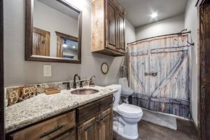 Un baño de Murphco Ranch 16 fotos más
