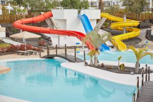 Bazén v ubytování Dreams Lanzarote Playa Dorada Resort & Spa nebo v jeho okolí + 37 fotografií