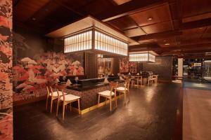 Restauracja lub miejsce do jedzenia w obiekcie Secrets Bahía Real Resort & Spa Adults only