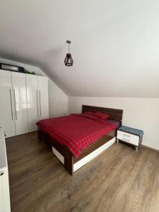 Llit o llits en una habitació de Villa in Brezovica