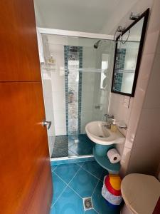 a bathroom with a shower and a toilet and a sink at La Casa del Conde in San Gil