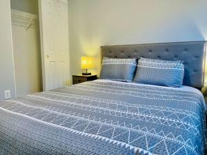 6 Bed Stunning Mint Retreat W/ Office