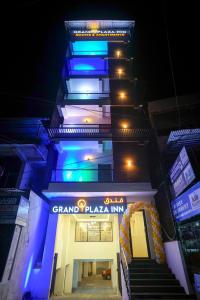 un edificio con un letrero azul en él en Grand Plaza Inn, en Kottakkal