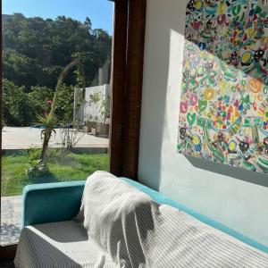 a room with a window with a view of a garden at Casa Cristo Redentor c/piscina in Rio de Janeiro