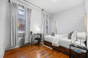 Krevet ili kreveti u jedinici u okviru objekta Sleek 2BR - Walking distance to Times Square