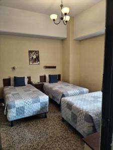 Säng eller sängar i ett rum på Hotel Sevilla