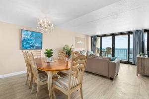 Χώρος καθιστικού στο *OCEAN FRONT* Pier-adise 2Bed/2Bath, Sleeps 8