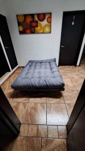 - un lit installé à l'étage dans l'établissement Quinta Eloísa, à Cuernavaca