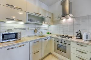 Kuchyň nebo kuchyňský kout v ubytování Apartment Dea - Three Bedroom Apartment