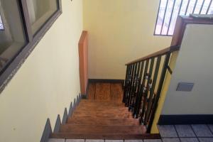 a stairway with wooden stairs and a window at Casa Calas in Alajuela