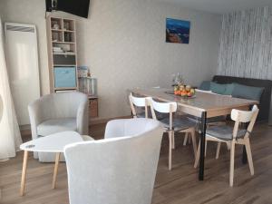 a dining room with a table and chairs at Appartement 3P avec Balcon et Parking - Sarzeau - FR-1-639-1 in Sarzeau +5 photos