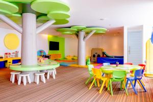 Dětský klub v ubytování Holiday Inn Resort Phuket Karon Beach by IHG