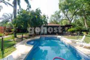 Πισίνα στο ή κοντά στο Comfortable And Spacious House In San Bernardino
